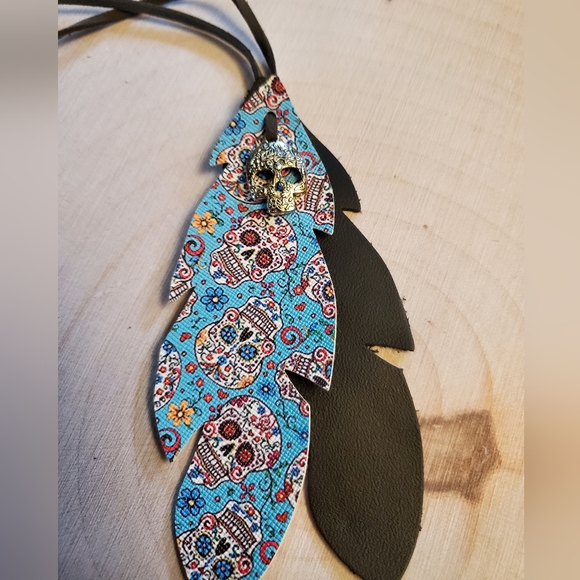 Purse charm feathers, sugar skull lover Keychain, Feather Keychain, Gif… - Picture 2 of 3